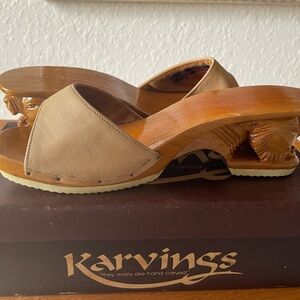 Karving’s women wooden clogs